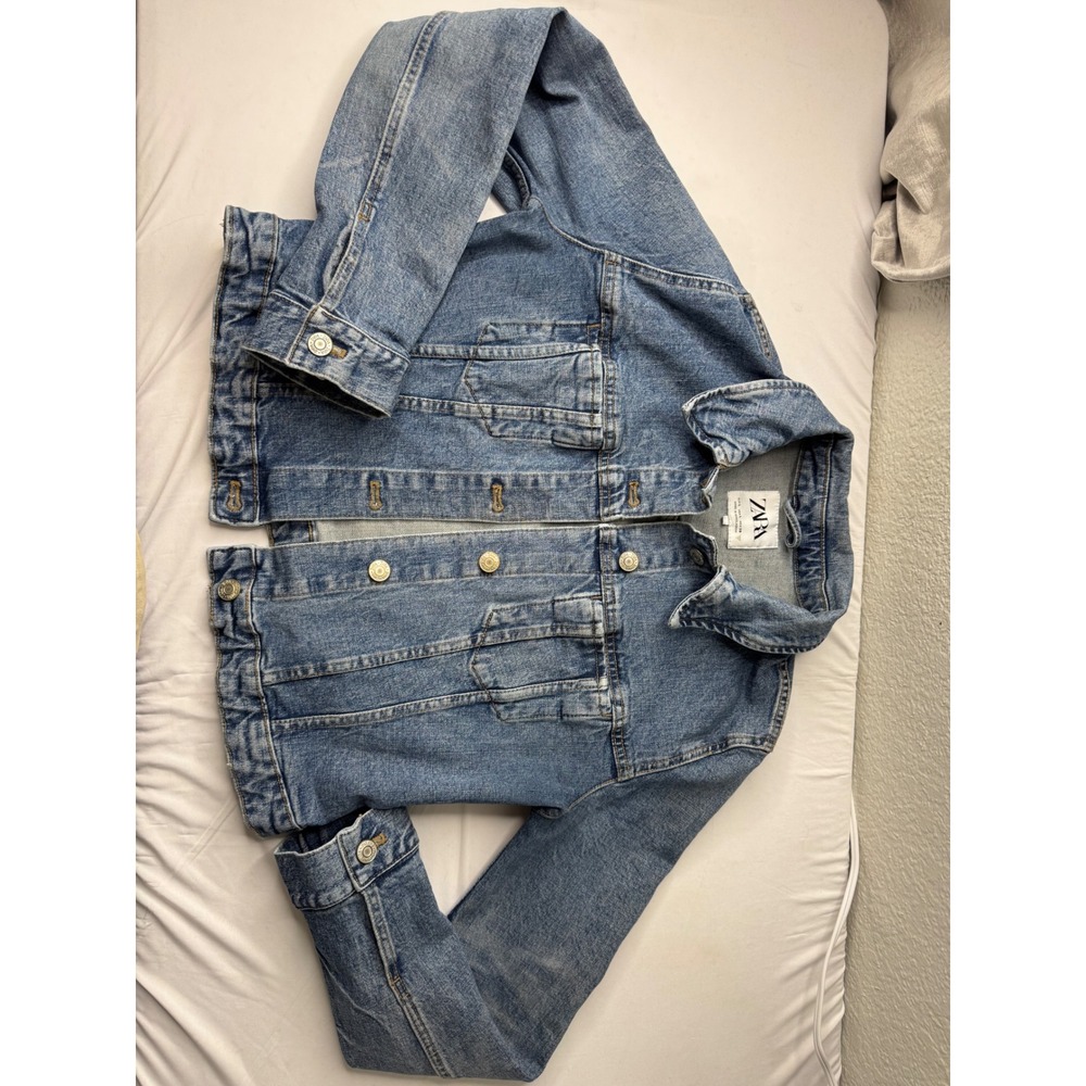Zara Women Medium Wash Denim Trucker Jacket Size Large Blue Button Up Pocketed